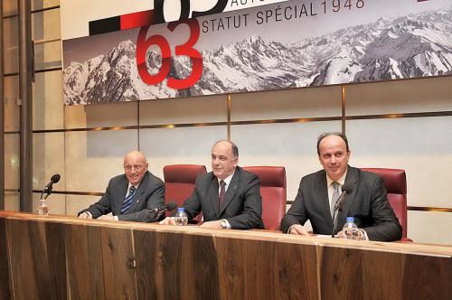 Il Presidente del Consiglio, Alberto Cerise, il Presidente della Regione, Augusto Rollandin, e il Presidente del Consiglio permanente degli enti locali, Elso Gerandin