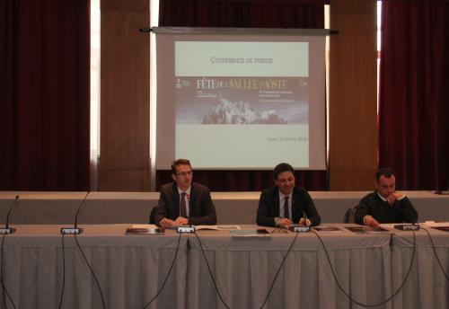 La presentazione dell'evento alla stampa del 23 febbraio. Da sinistra: i Presidenti Joël Farcoz (Consiglio Valle), Laurent Viérin (Regione) e Franco Manes (CPEL-CELVA)