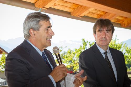Il Presidente del Consiglio, Antonio Fosson, con il Presidente onorario della Giuria e ideatore del Premio, André Lanièce