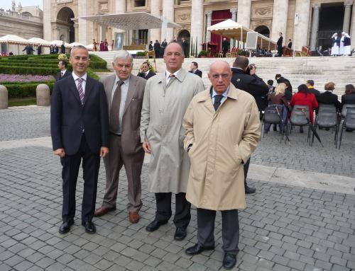L'attuale Sindaco di Introd, Vittorio Anglesio, e l'ex Sindaco del paese che ha accolto il Papa, Osvaldo Naudin. Insieme a loro, i Presidenti Rollandin e Cerise