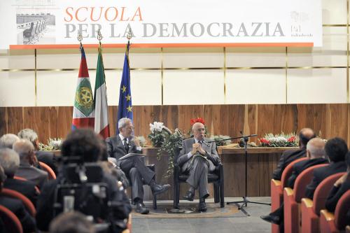 Il Presidente Napolitano risponde alle domande dei giovani amministratori che hanno aderito alla III edizione del progetto Scuola per la Democrazia