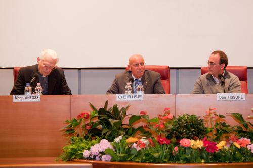 Il primo appuntamento, che si è tenuto il 22 aprile, ha visto l'intervento di don Mario Fissore (sulla destra), direttore dellOratorio Frassati di Pinerolo. Accanto al Presidente Cerise, anche Monsignor Giuseppe Anfossi