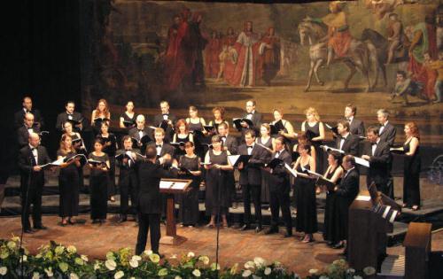 I 50 coristi dellArs Cantica Choir, guidati dal Maestro Marco Berrini