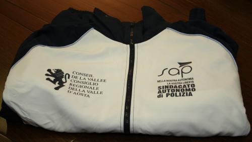 La maglia con i loghi del Consiglio regionale e del SAP