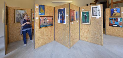 Le opere nella Sala espositiva dell'Hôtel des Etats di Aosta