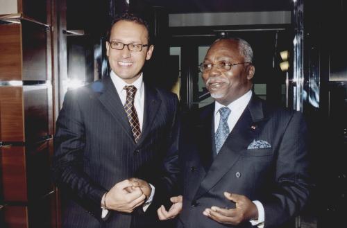 Il Presidente Ego Perron (a sinistra) insieme al Presidente dell'Assemblea nazionale del Gabon, Guy Nzouba Ndam