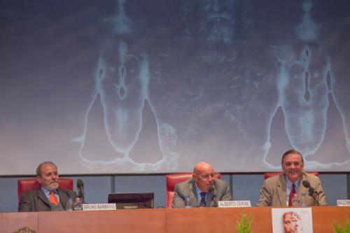 Le Président du Conseil Alberto Cerise avec le professeur Bruno Barberis (à gauche) e t le journaliste Massimo Boccaletti (à droite)