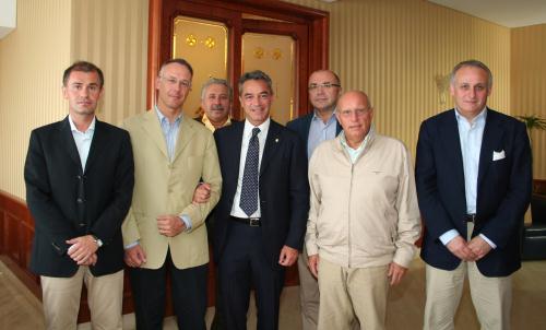 La rencontre de la délégation valdôtaine avec le Président de l'Assemblée régionale des Abruzzes, Nazario Pagano (au centre)