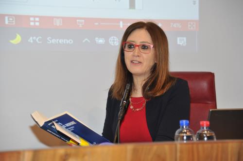 Modératrice de la rencontre Alessandra Ferraro, rédactrice en chef de la TGR RAI Valle dAosta