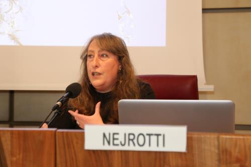 Silvia Nejrotti, modératrice de la conférence et responsable de la formation de lAssociation Avviso pubblico