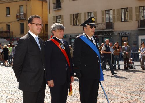 Les Présidents du Conseil et de la Région, Ego Perron et Luciano Caveri, et le Commandant du Groupe carabiniers d'Aoste 