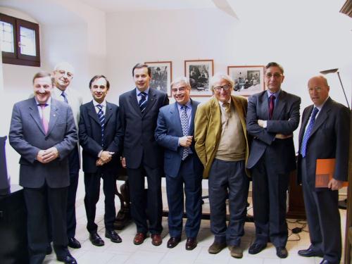 A partir de gauche: le Président Viérin, les membres du CoReCom Gianni Torrione et Fabio Truc, le Président Louvin, les membres du CoReCom Renato Patacchini, Enzo Bertolini et Daniele Amedeo et le Conseiller Alberto Cerise