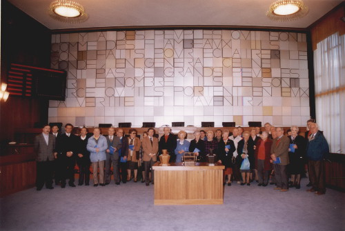 Photo de famille dans la Salle du Conseil