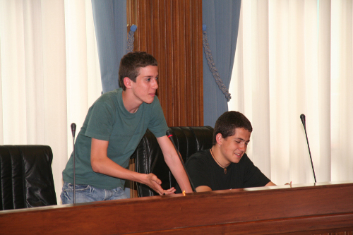 22 mai 2007 - L'intervention dans la Salle du Conseil d'un étudiant de la classe troisième C de l'école moyenne Einaudi d'Aoste