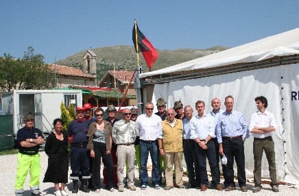 La delegazione del Consiglio regionale con i volontari della Protezione civile valdostana