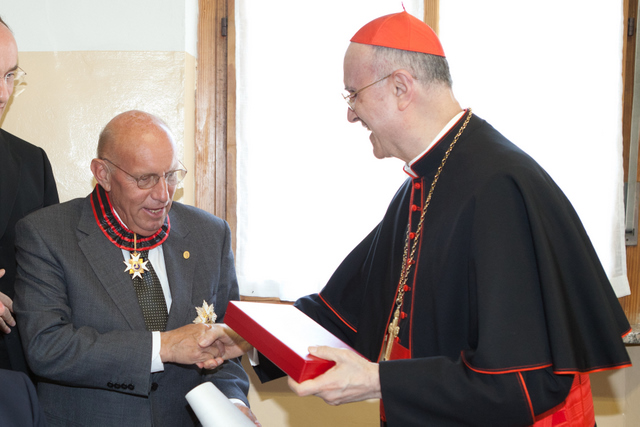Onoreficenza pontificia Cerise