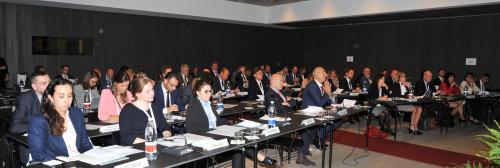 I lavori dell'Assemblea. In prima fila, le giovani valdostane che hanno partecipato al Parlement Jeunesse sulla francofonia economica: Isabella Petroz, Eloïse Villaz e Elizabeth Pastoret