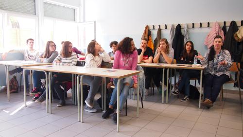 Le classi insieme alla docente Valentina Tenedini