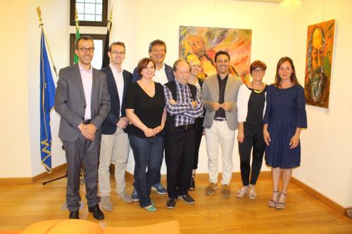 Foto di gruppo con il Sindaco di Saint-Rhémy-en-Bosses, Corrado Jordan, il Vicepresidente del Consiglio Joël Farcoz, l'Assessore regionale all'agricoltura, Laurent Viérin, il Consigliere regionale Aurelio Marguerettaz e gli artisti Etto Margueret e Chantal Godio