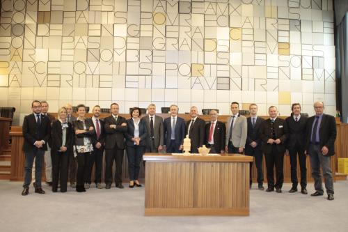 Foto di gruppo al centro dell'Aula