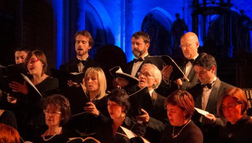 Il Coro polifonico di Aosta diretto dal Maestro Efisio Blanc