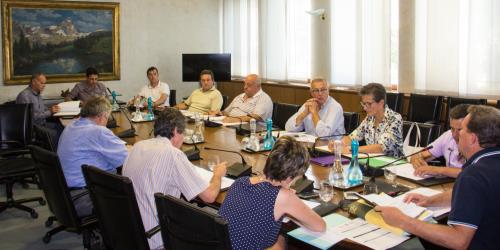 L'Assessore all'agricoltura e risorse naturali, Laurent Viérin, accompagnato dal dirigente della Struttura flora, fauna, caccia e pesca, Paolo Oreiller, e dal Comandante del Corpo forestale, Flavio Vertui