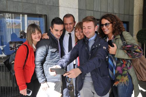 Il Sindaco di Napoli, Luigi de Magistris, con alcuni partecipanti