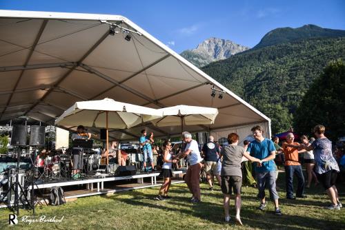 Musica e ballo. Foto: Roger Berthod