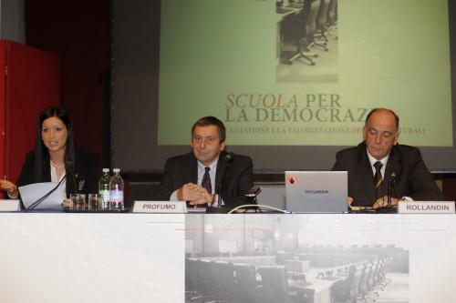 Apertura dell'ultima giornata dedicata al corso di alto perfezionamento: il Ministro dell'Istruzione, dell'Università e della Ricerca, Francesco Profumo, fra i Presidenti del Consiglio e della Regione