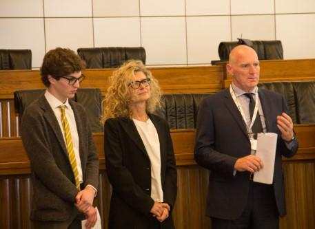 I rappresentanti della Fondazione Intercultura Onlus (da sinistra Pietro Signò, vincitore della prima edizione del premio, attualmente Vice Presidente del Centro locale,  Mara Ciardi Presidente del Centro locale e Marco Milighetti, responsabile di zona per lo sviluppo del volontariato)
