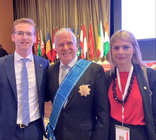 Il Vicepresidente del Consiglio regionale Joël Farcoz, il Presidente uscente dell'APF, François Paradis, e la Consigliera regionale Manuela Nasso