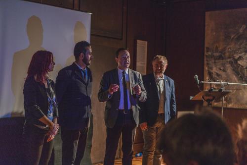 Il Sindaco di Châtillon, Tamara Lanaro, l'autore Davide Giandrini, il Vicepresidente del Consiglio regionale, Luca Distort e il Consigliere Segretario Luigi Vesan 