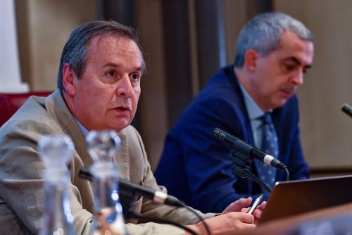 In primo piano Roberto Louvin, Presidente della Commissione paritetica Stato-Regione