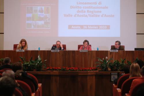 I curatori del volume (Lara Trucco, Professore ordinario nellUniversità di Genova, Pasquale Costanzo, Professore emerito nellUniversità di Genova, Roberto Louvin, Professore associato nellUniversità di Trieste) e Elisabetta Palici di Suni, Professore ordinario nellUniversità di Torino.