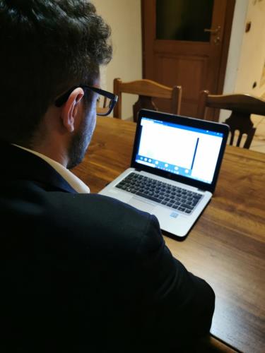 Il Consigliere Erik Lavy in videoconferenza con il "Réseau des jeunes parlementaires"