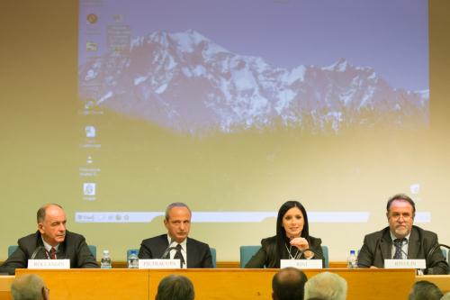 Il Presidente Emily Rini introduce la conferenza