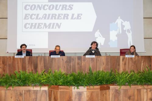 Il Presidente del Conseil des Jeunes Valdôtains, Francesco Palumbo Piccionello, l'Assessore regionale ai beni e alle attività culturali, Jean-Pierre Guichardaz, il Presidente del Consiglio Valle, Alberto Bertin e Sophie Planaz