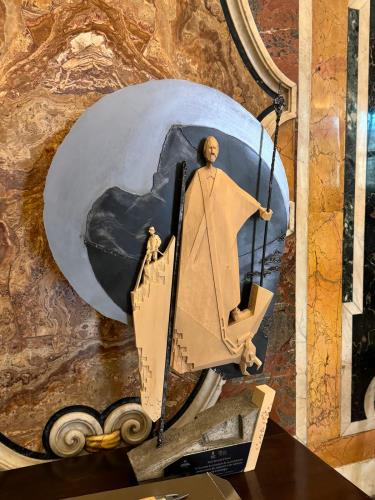 La statua donata al Papa Francesco