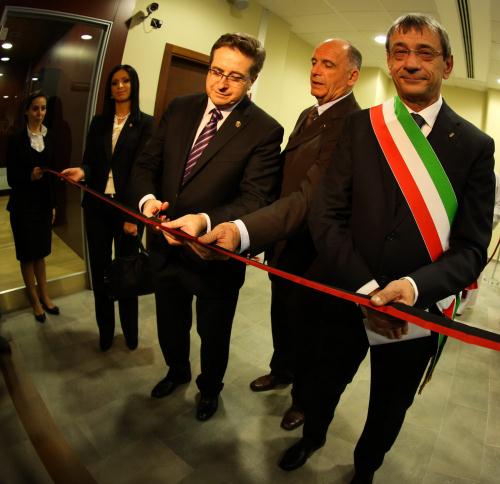 Il taglio del nastro per il Teatro Splendor