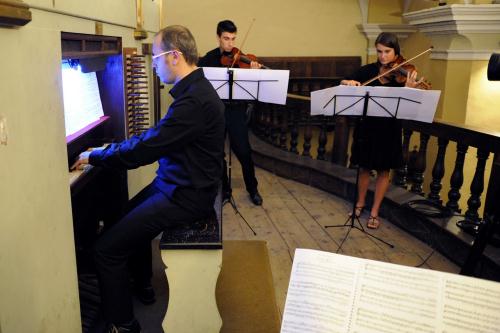 Marlène Blanc e Eugenio Sacchetti (violini) accompagnati dall'organista Marco Fogato