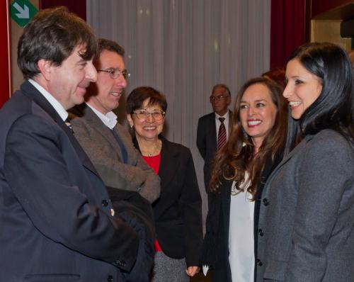 Un momento di confronto a conferenza terminata