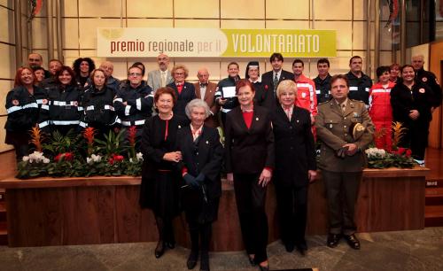Foto di grupo con i volontari della CRI