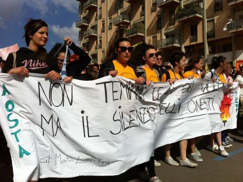 "Non temiamo le urla dei violenti, ma il silenzio degli onesti"