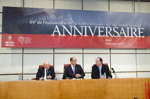 Il Presidente del Consiglio, Alberto Cerise, il Presidente della Regione, Augusto Rollandin, e il Presidente del Consiglio permanente degli enti locali, Elso Gerandin