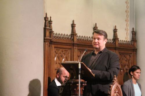 Il baritono valdostano Federico Longhi introcduce la serata conclusiva del percorso