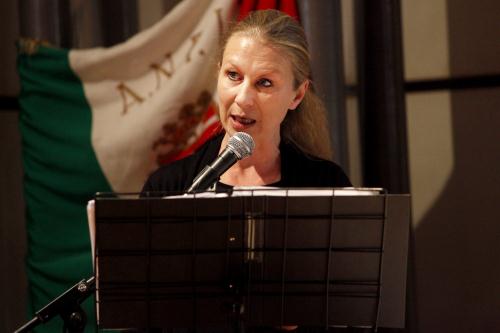 L'attrice Barbara Caviglia del Replicante Teatro legge alcuni brani tratti dagli scritti di Giulio Dolchi