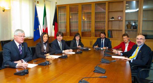 Un momento della riunione nella sala delle commissioni di Palazzo regionale