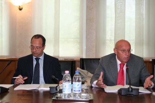 Il difensore civico, Falvio Curto (a sinistra), et il Presidente del Consiglio regionale, Alberto Cerise (a destra)