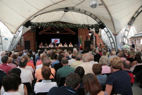 Un momento della conferenza "Quale federalismo prossimo venturo" svoltasi al Jardin de l'Ange di Courmayeur il 19 agosto, primo dei cinque incontri