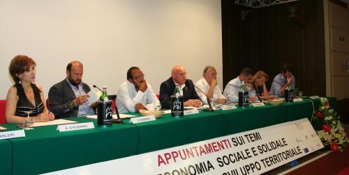 Un momento della conferenza "Che sforzo comunicare il sociale..." svoltasi al Centro congressi del Grand Hotel Billia di Saint-Vincent il 20 agosto, secondo dei cinque incontri
